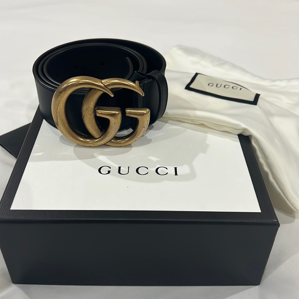 GUCCI womens black leather belt. Size 80